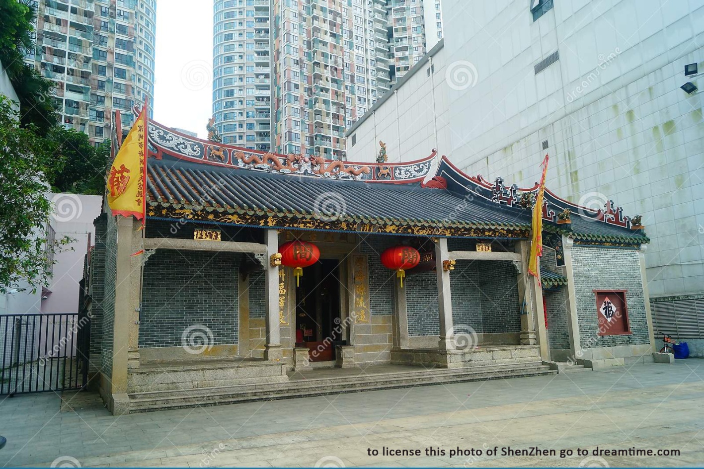 shenzhen-china-traditional-ancestral-hall-buildings-landscapes-surrounded-tall-buildings-traditional-ancestral-hall-.jpg